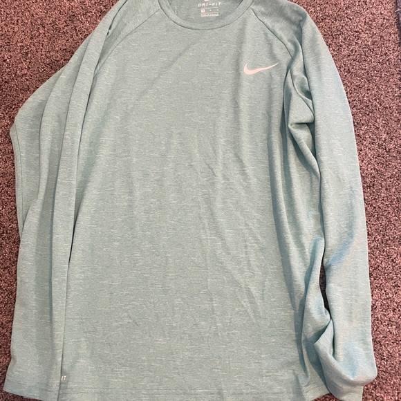 Brand new Nike dri fit long-sleeve shirt size medium - Picture 3 of 3